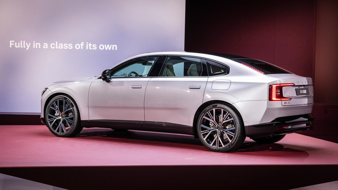 Công nghệ pin và khả năng sạc của Volvo ES90