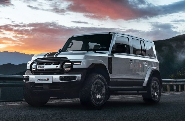 Mẫu xe SUV điện iCar Super V23 màu đỏ