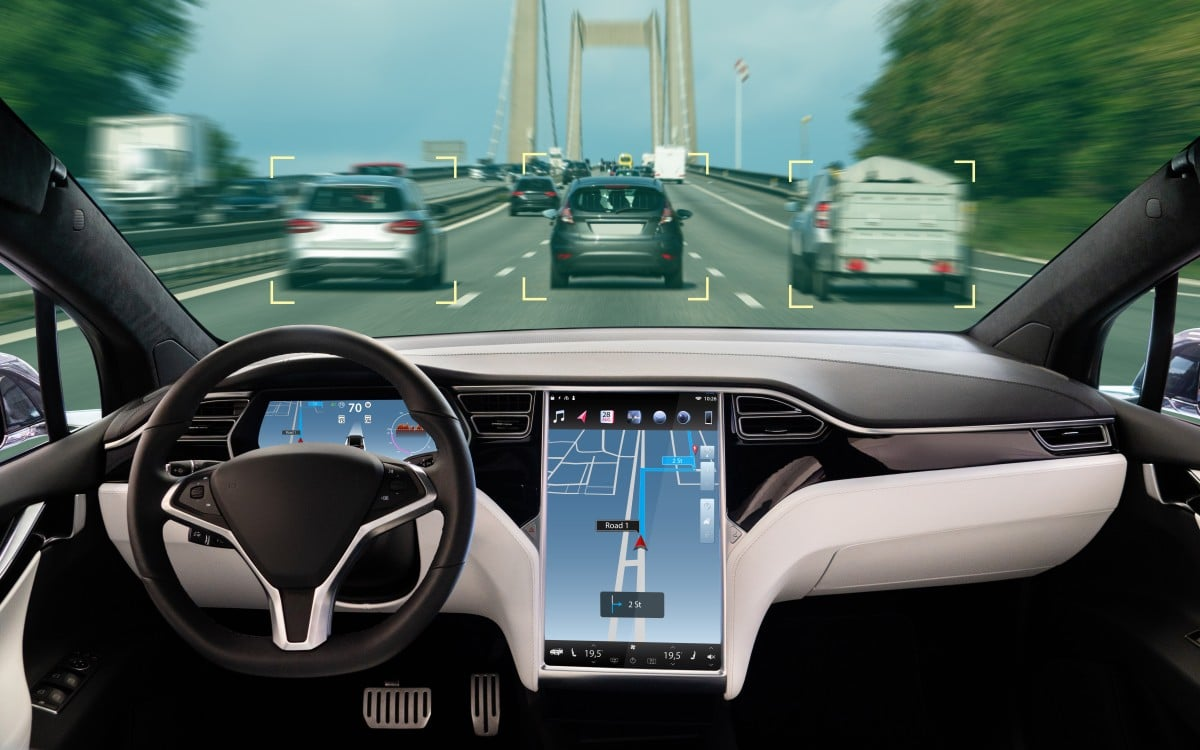 Ảnh minh họa xe hỗ trợ lái tự động trong chế độ Autopilot.