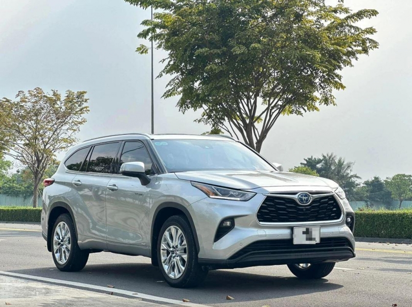 Toyota Highlander đời 2021 giá cao tại Việt Nam