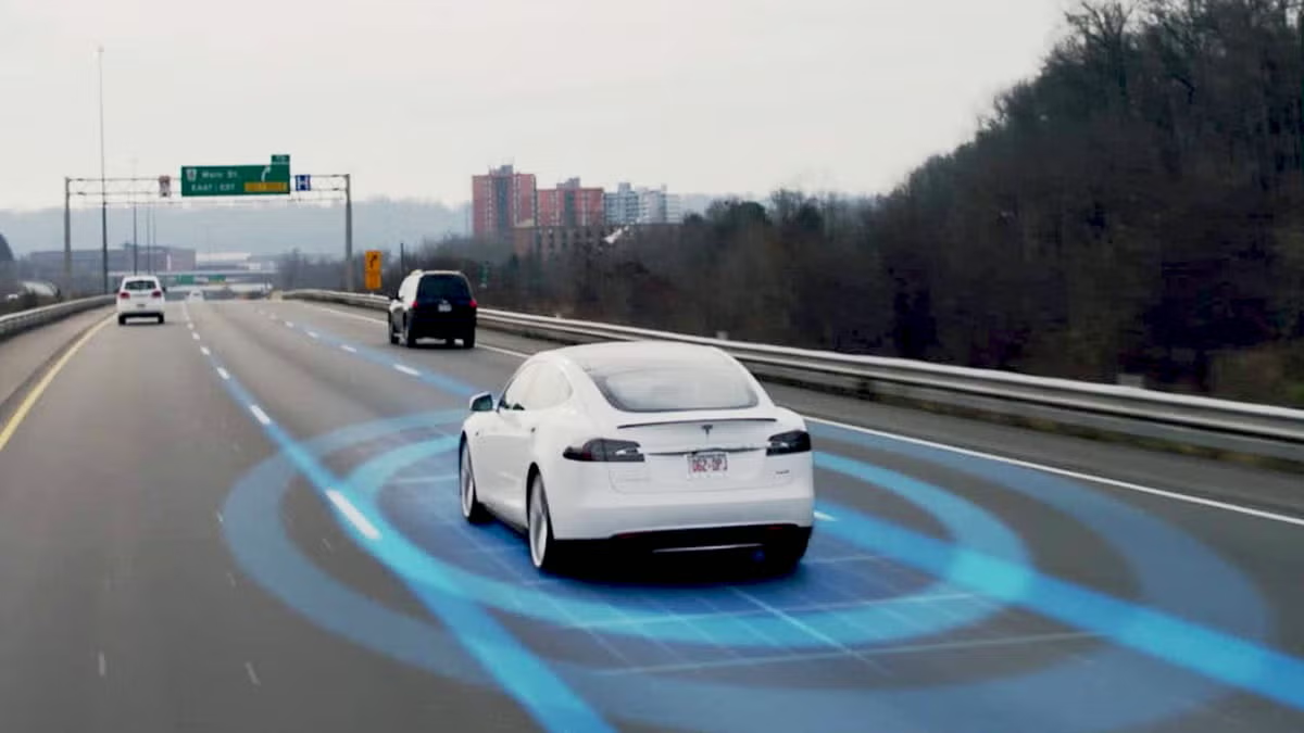 Chế độ hỗ trợ lái tự động Autopilot của Tesla đã được sử dụng từ nhiều năm trước.