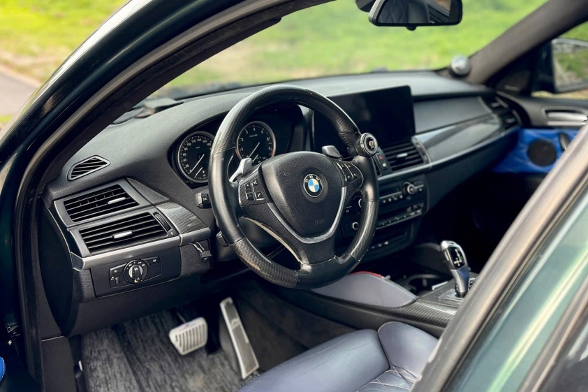 Khoang nội thất BMW X6 cũ
