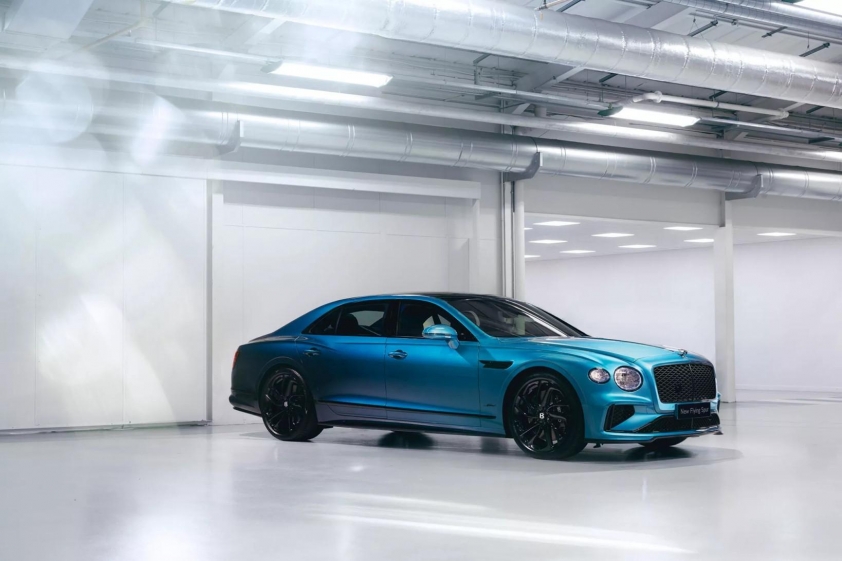 Hiệu ứng màu chuyển tinh tế trên Flying Spur