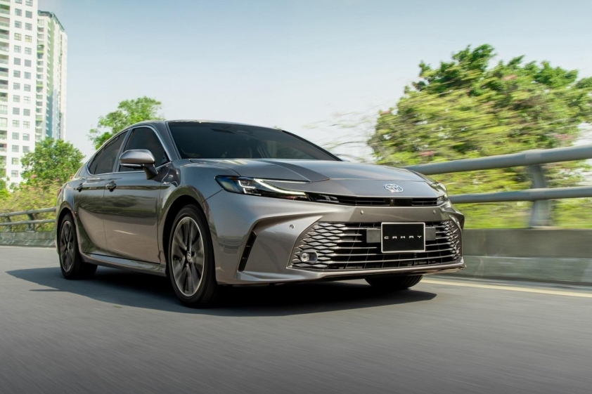 Toyota Camry đứng đầu phân khúc sedan cỡ D