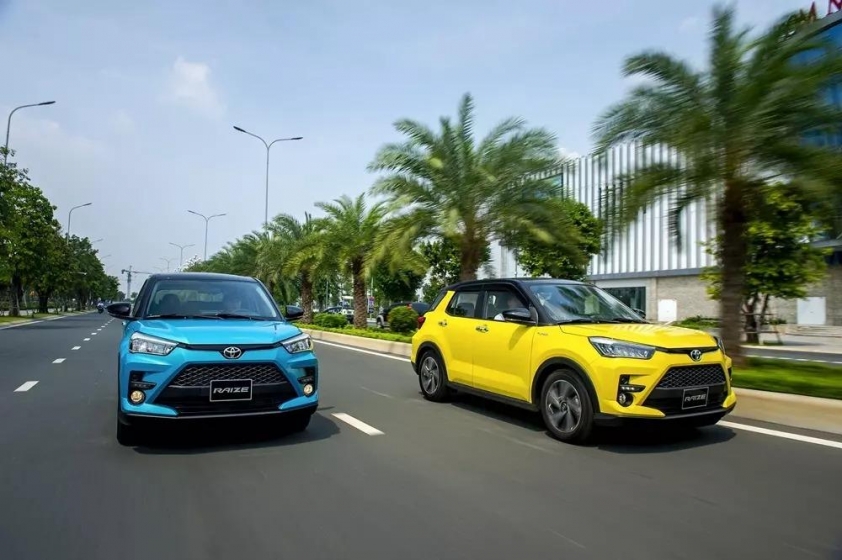 Toyota Raize màu đen