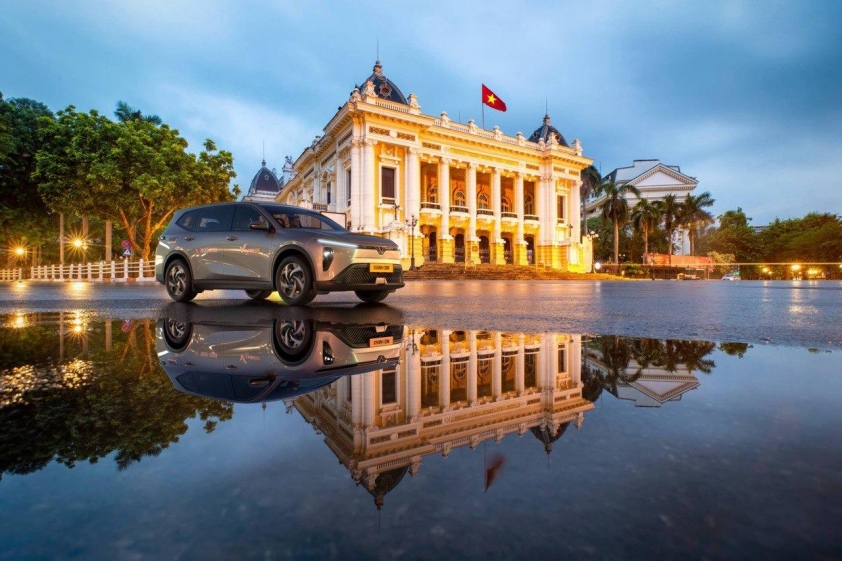 Taxi điện Xanh SM Limo sử dụng VinFast Limo Green