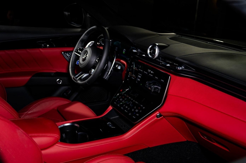 Nội thất Maserati Grecale Folgore