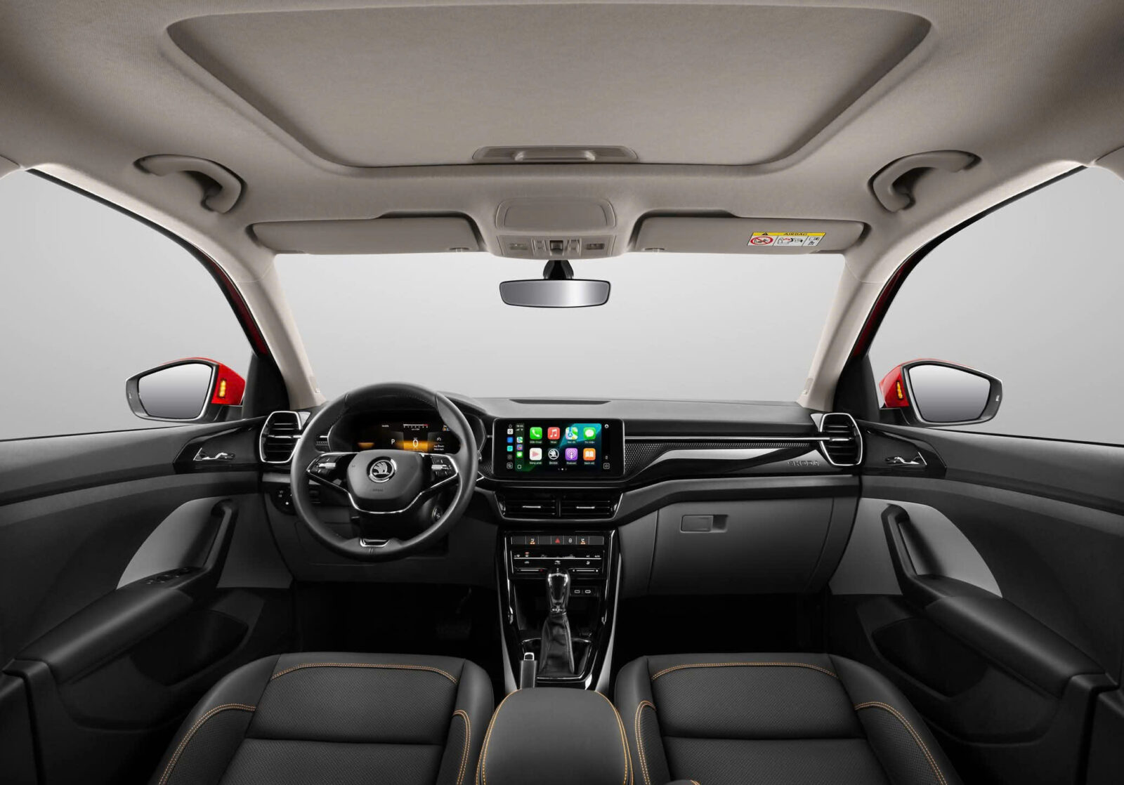 Review nhanh Skoda Kushaq: An toàn, bền dáng, lái hay, thực dụng và một điều cả phân khúc không xe nào có- Ảnh 3. Không gian nội thất rộng rãi của Skoda Kushaq