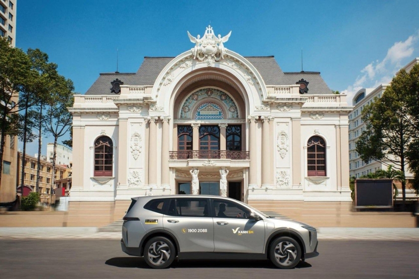 Dòng xe VinFast Limo Green thuộc dịch vụ taxi điện Xanh SM Limo