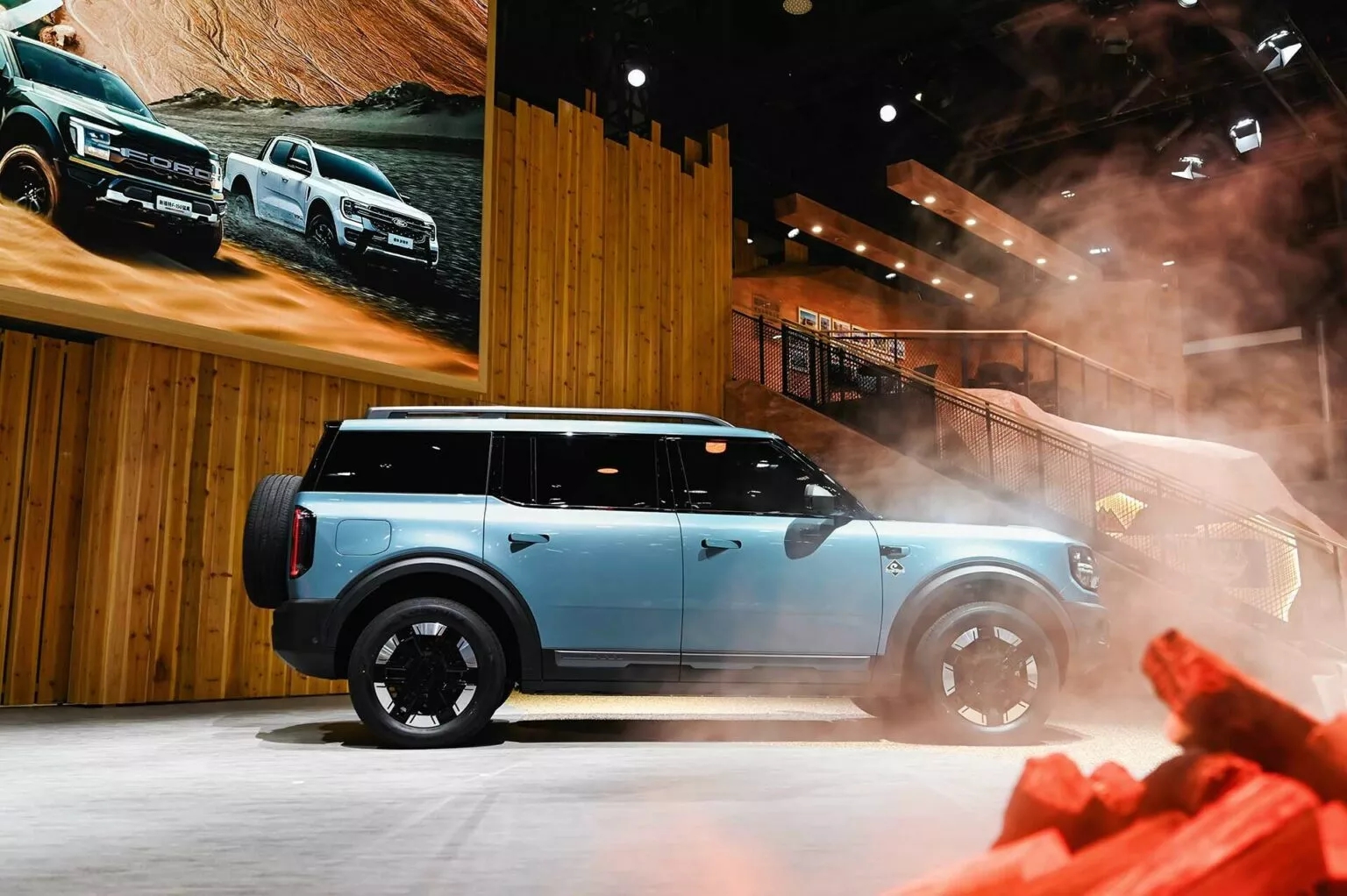 Ngoại thất mạnh mẽ của Ford Bronco Basecamp
