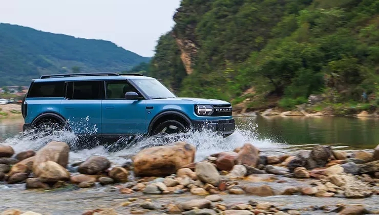 Xe SUV đa địa hình có nhiều tính năng đặc biệt cho chuyến đi xa