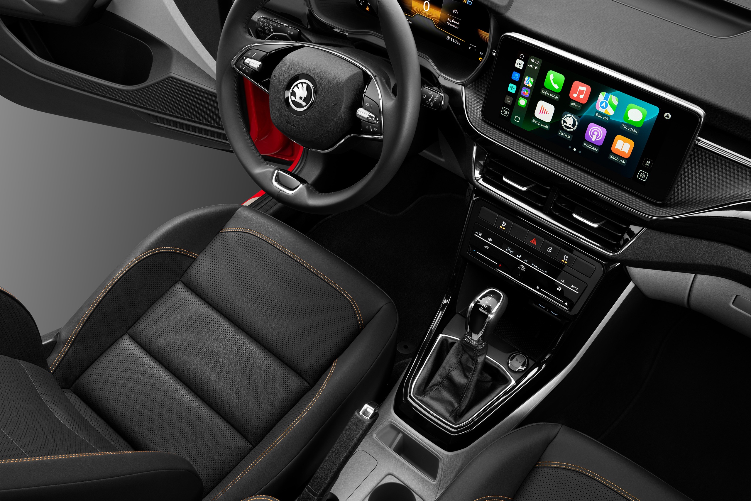 Review nhanh Skoda Kushaq: An toàn, bền dáng, lái hay, thực dụng và một điều cả phân khúc không xe nào có- Ảnh 4. Vô lăng và khoang lái với nhiều công nghệ tiện nghi