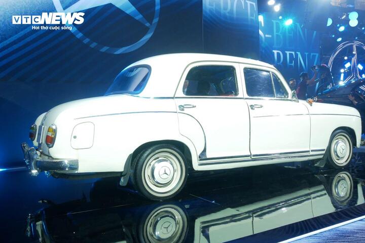 Thiết kế đèn pha tròn Mercedes-Benz 190 Ponton
