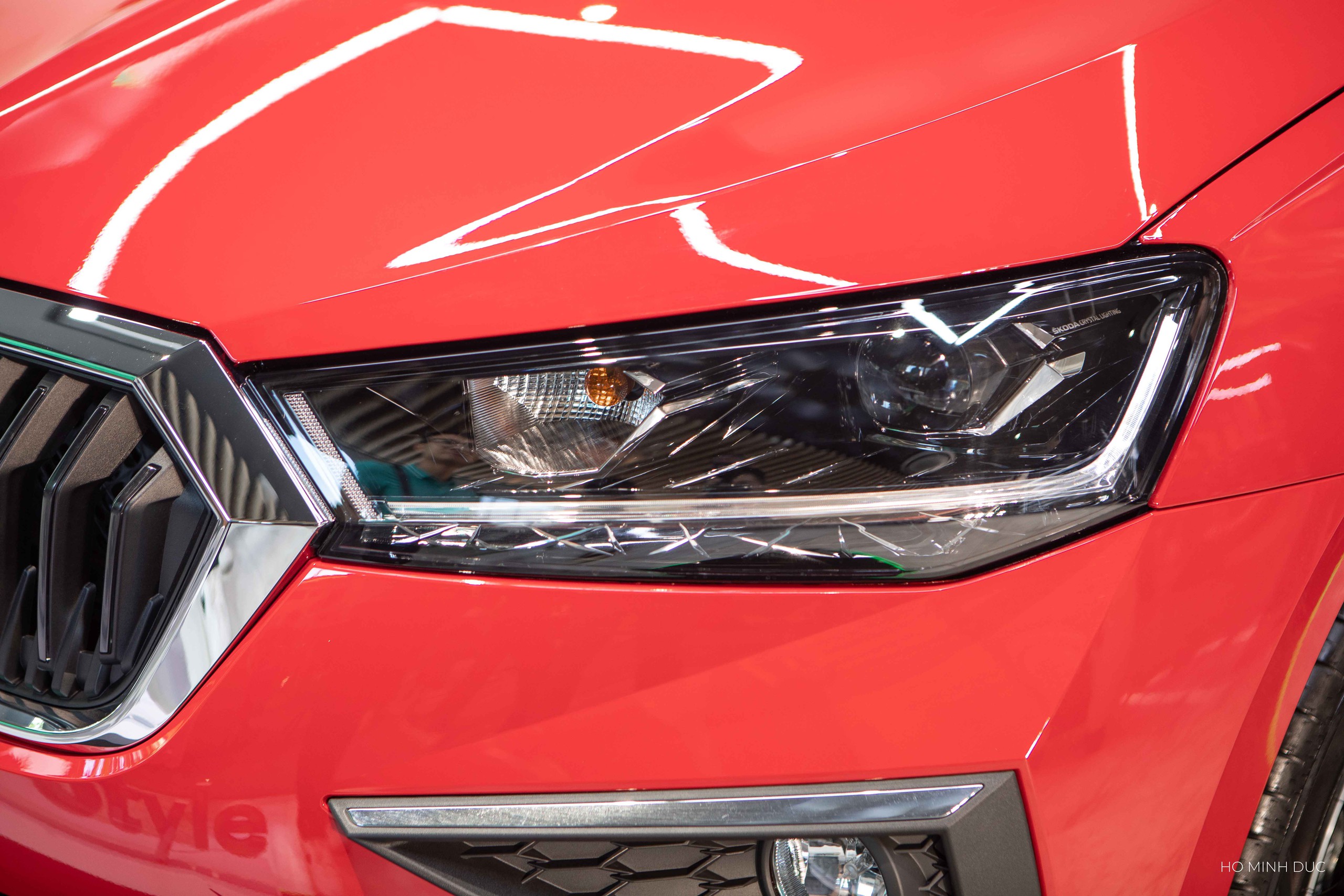 Trên phiên bản Style cao nhất, Skoda Slavia sử dụng LED Projector tự động.