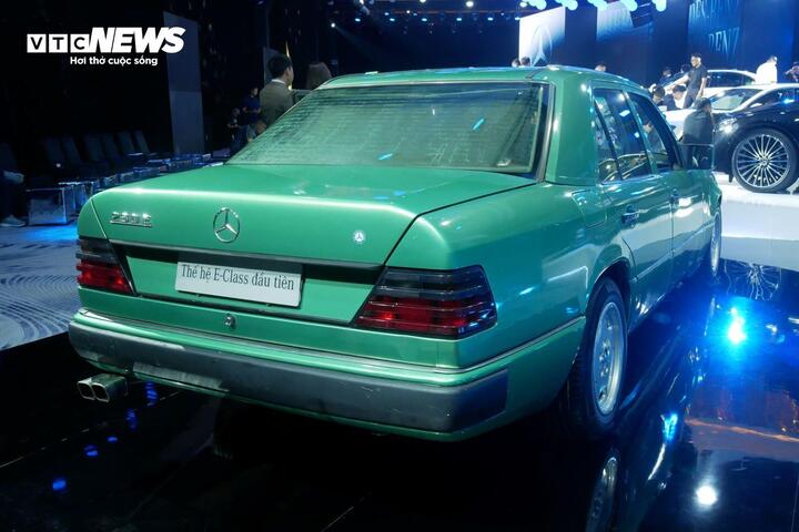 Thiết kế vuông vức của Mercedes W124