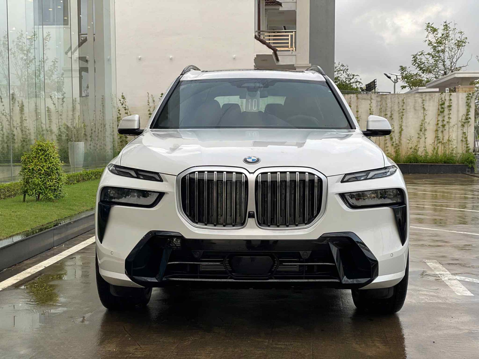 BMW X7 tại đại lý Hình ảnh thực tế BMW X7