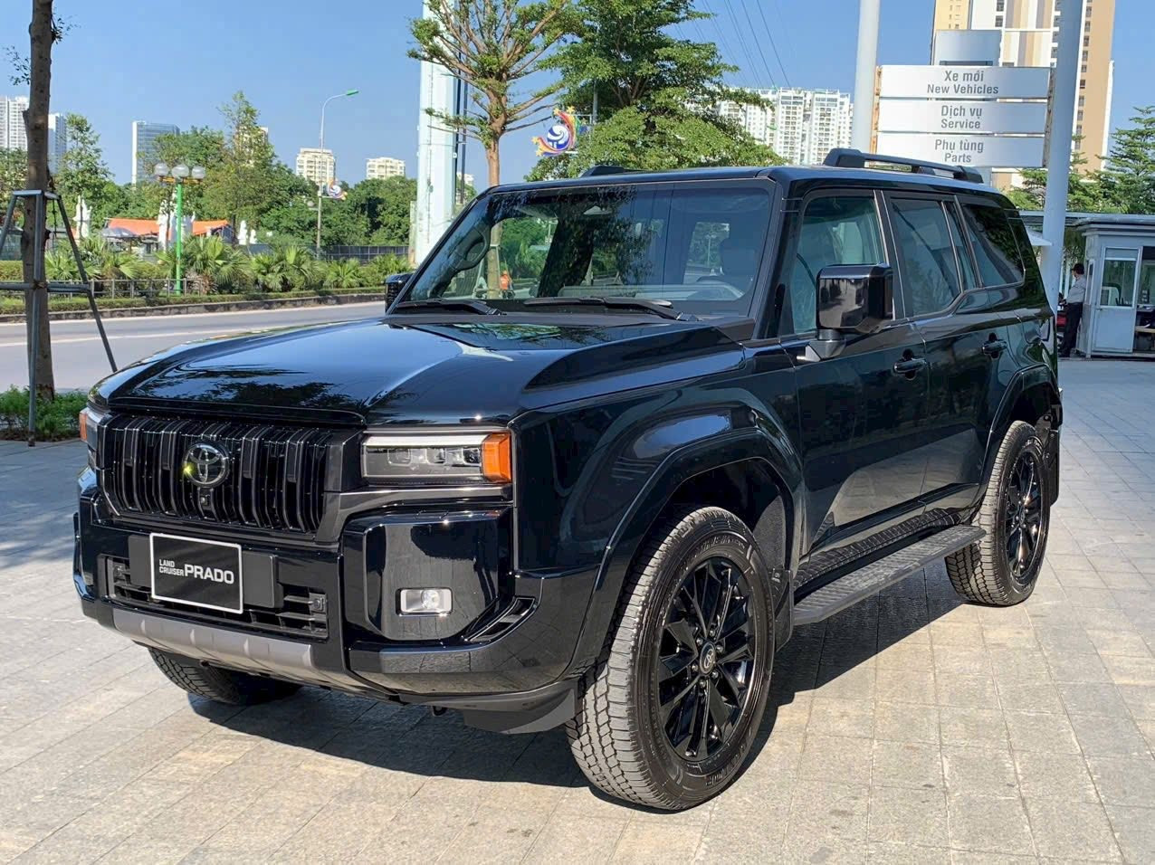 Xe Toyota Land Cruiser Prado sẵn sàng giao ngay với nhiều màu sắc