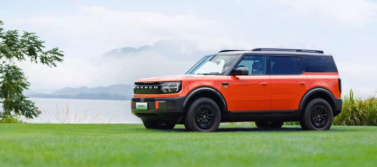Chi tiết thiết kế phần thân xe Ford Bronco Basecamp