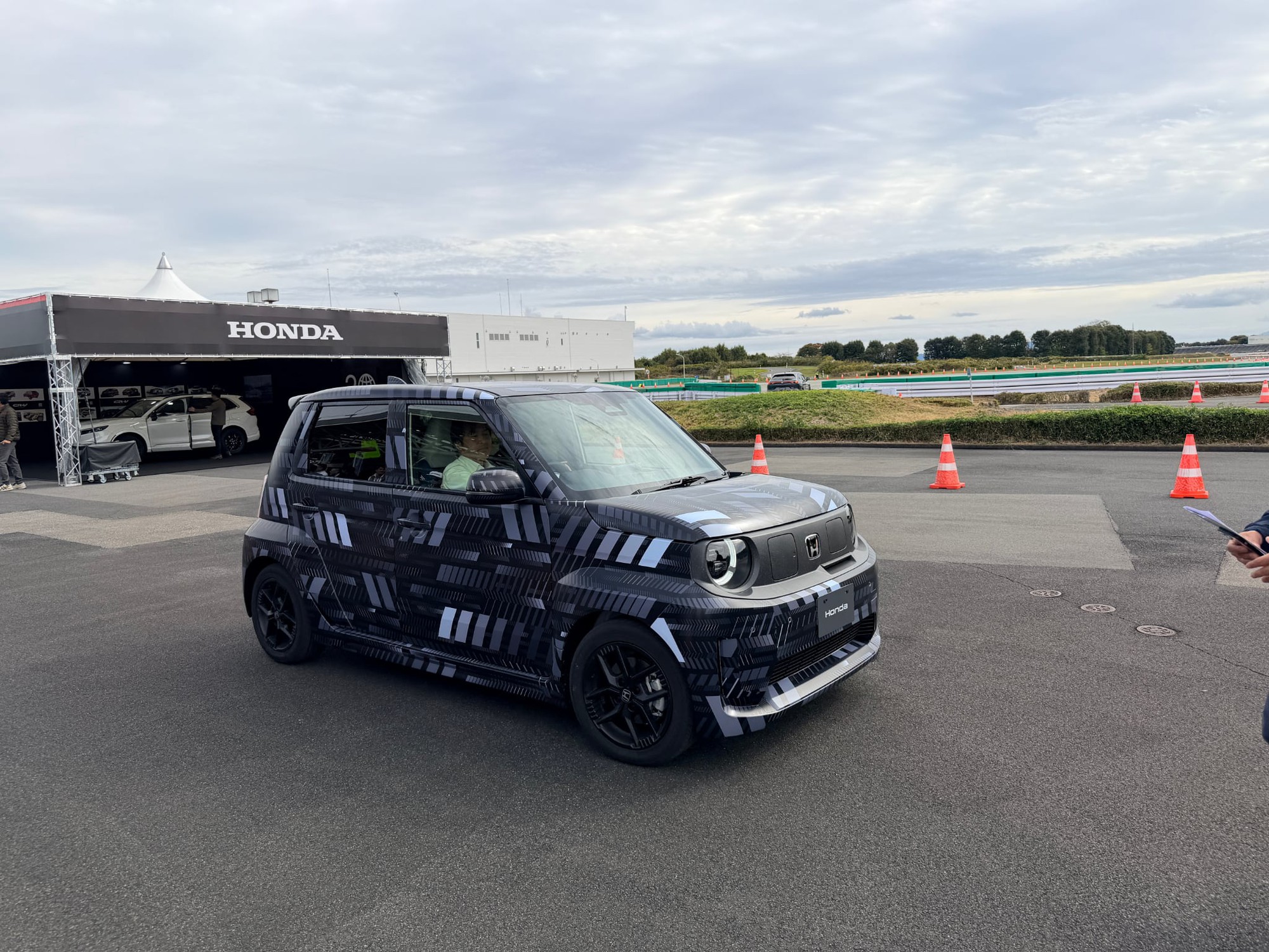 Mẫu xe điện mini Honda Super One