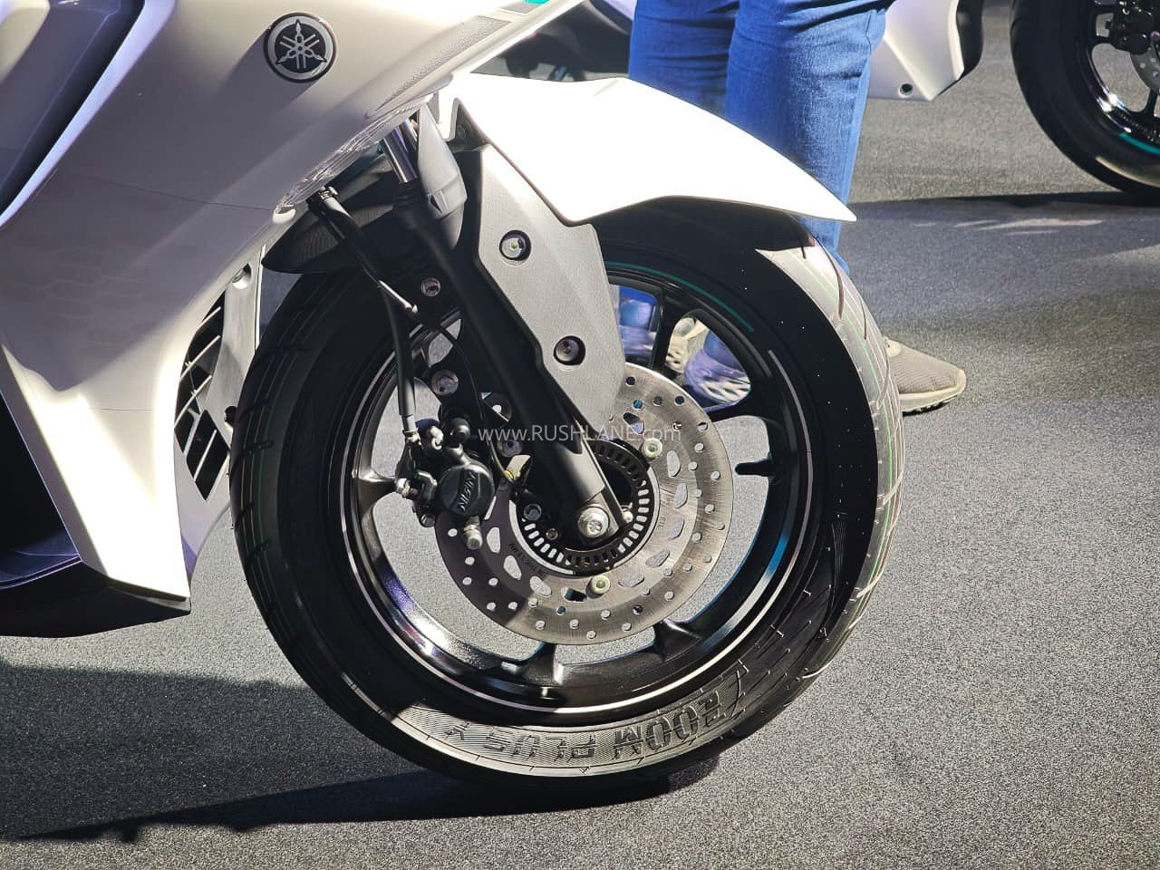 Pin đôi tháo rời trên Aerox E