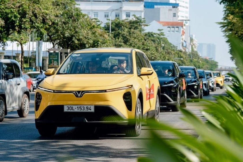 MPV điện Limo Green dành cho dịch vụ vận tải