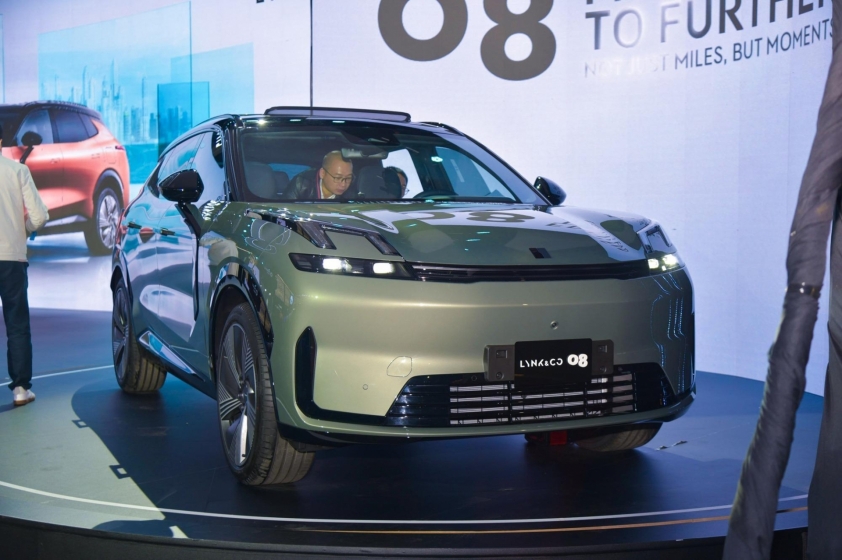 SUV plug-in hybrid Lynk & Co 08