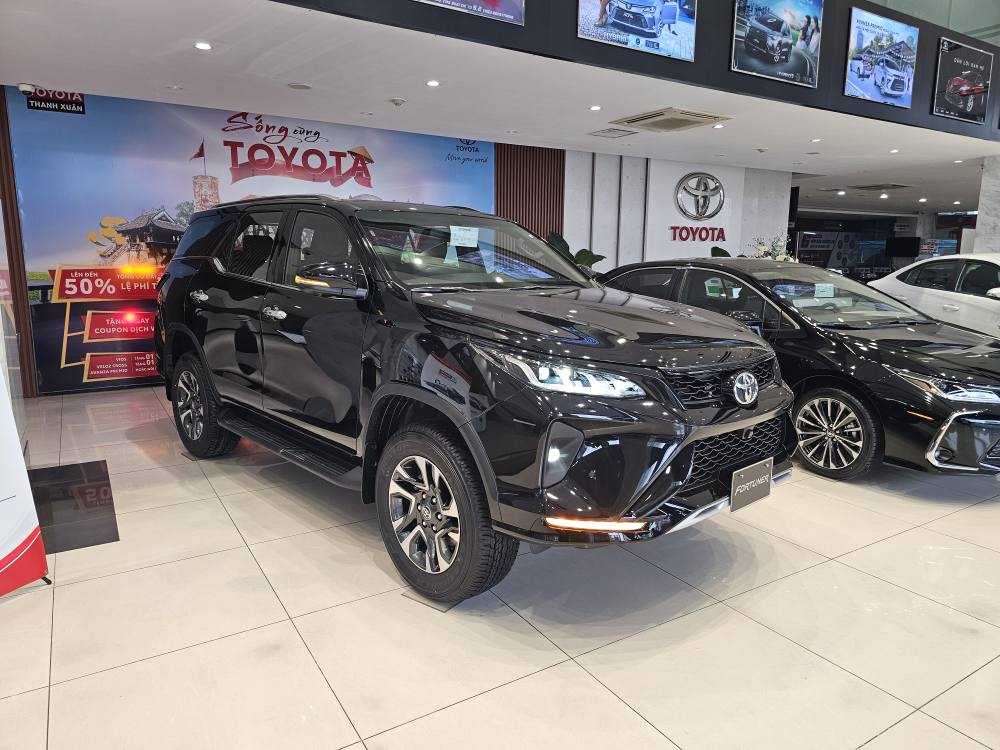 Toyota Fortuner mạnh mẽ, bền bỉ Toyota Fortuner SUV gầm cao
