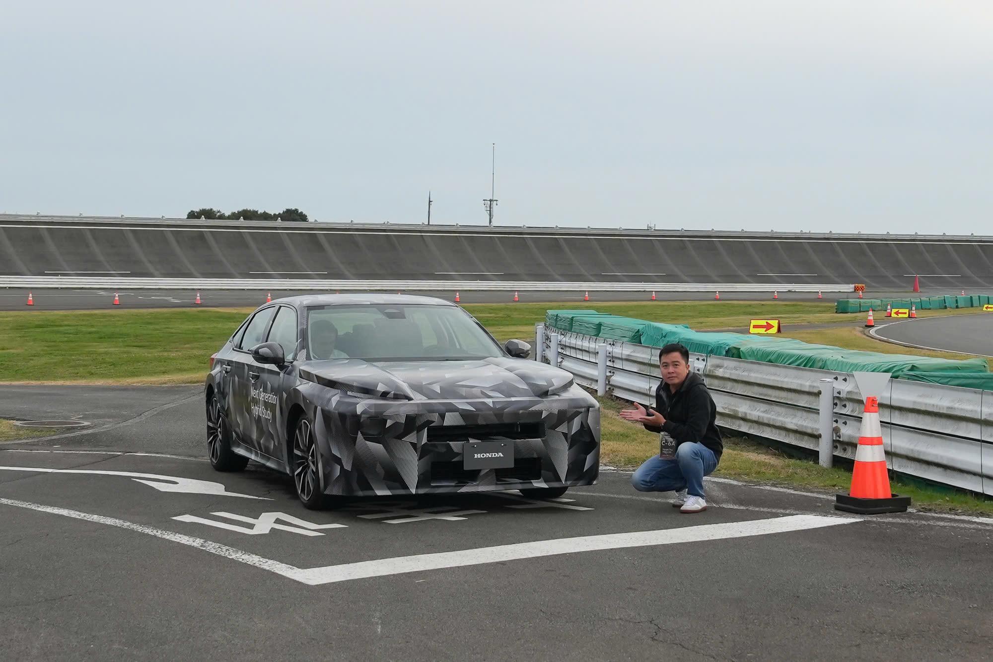 Khoang lái Civic thế hệ tiếp theo tập trung vào người điều khiển