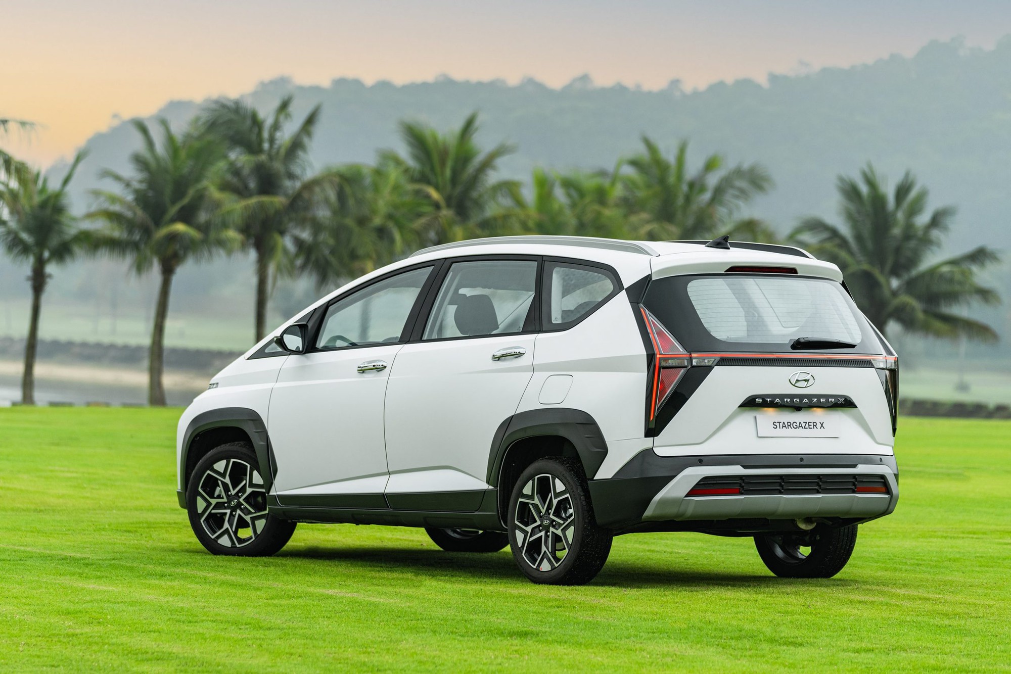 Tiêu hao nhiên liệu 6,1L/100km của Hyundai Stargazer