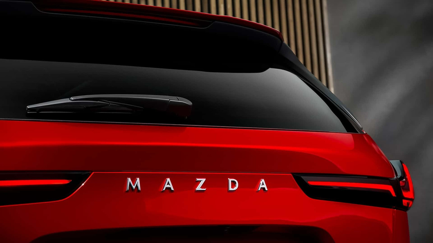 Logo chữ Mazda trên CX-5 đời mới