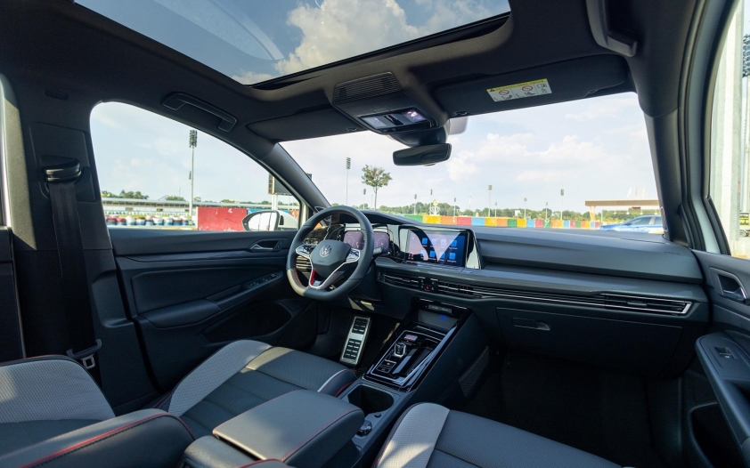 Khoang lái hiện đại Volkswagen Golf