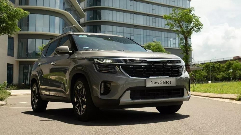 Kia Seltos màu đỏ