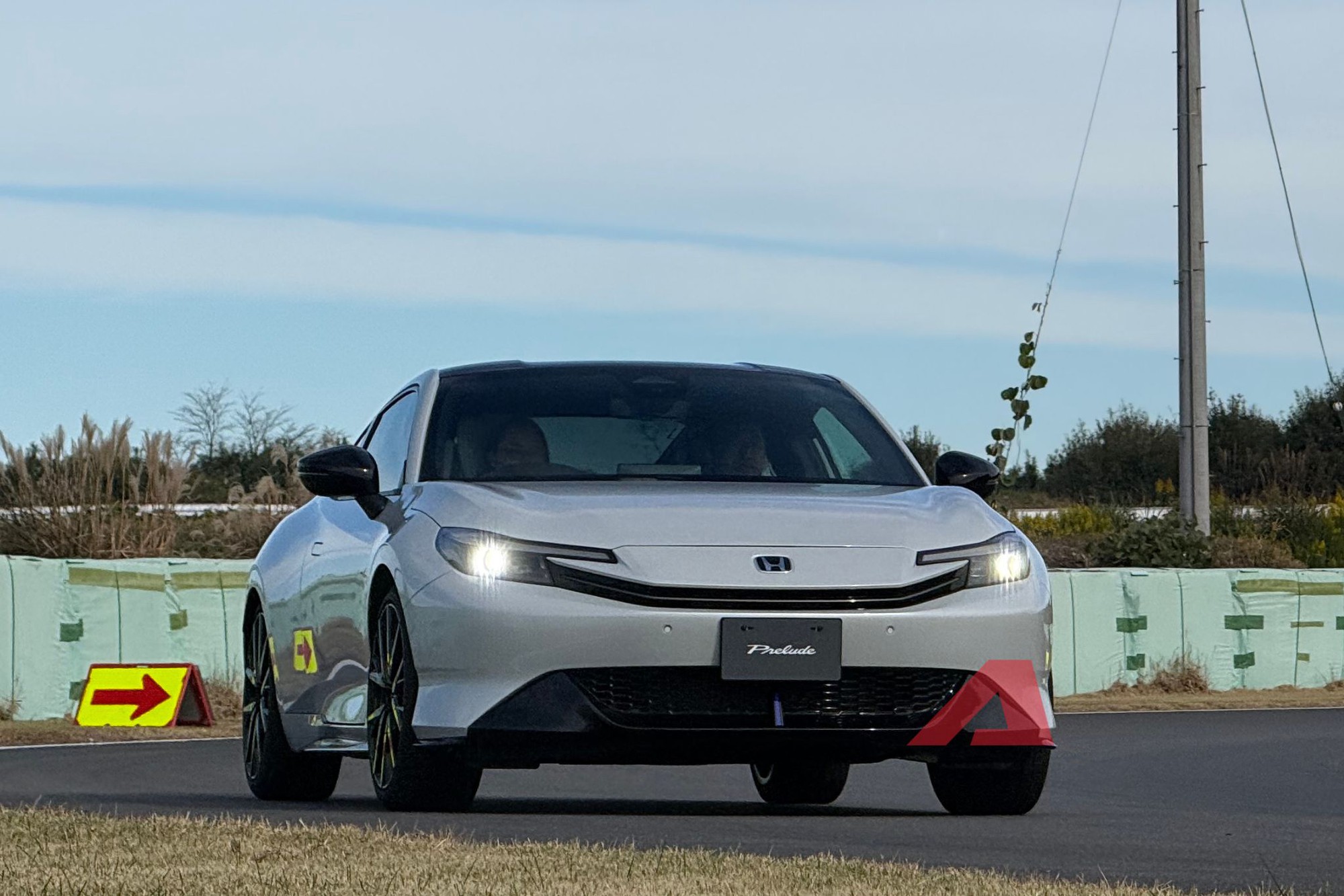 Vô-lăng và nội thất của Honda Prelude