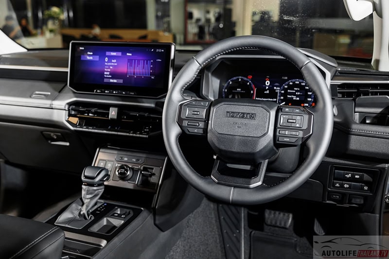 Nội thất của Toyota Hilux giống Land Cruiser Prado