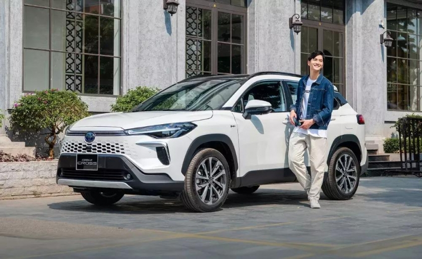 Toyota Corolla Cross Toyota Corolla Cross màu bạc