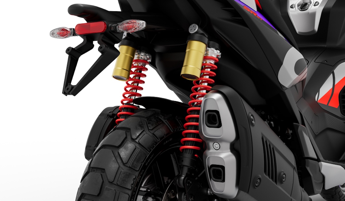 Thân xe góc cạnh với kính chắn gió điều chỉnh