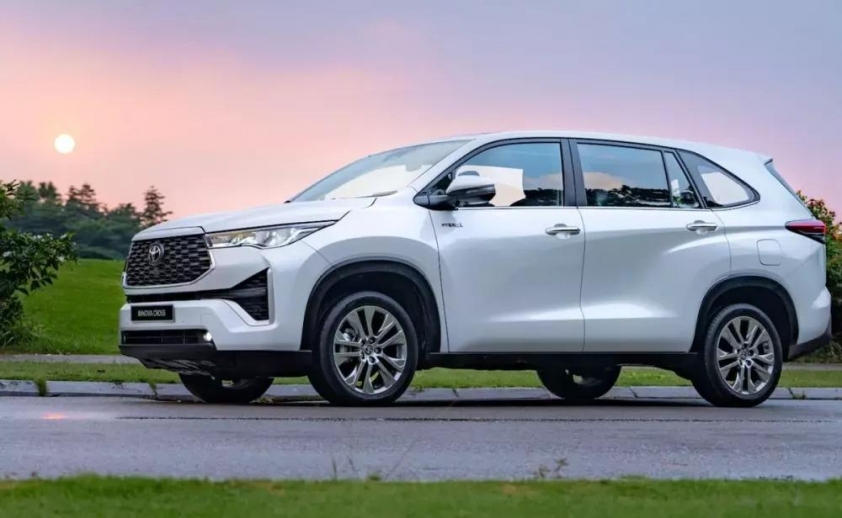Toyota Veloz Cross và Innova Cross cạnh tranh trong nhóm xe MPV