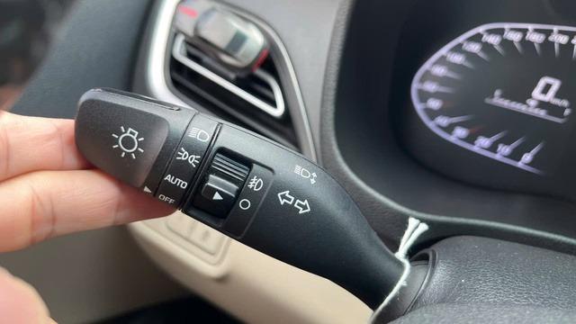 bat den xi nhan sai cach khi vuot xe