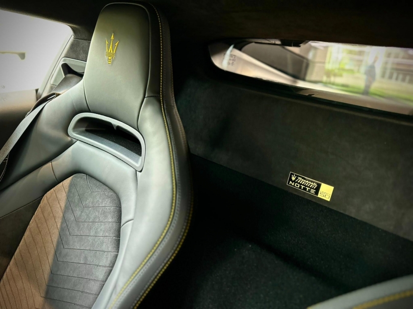 Bảng số phiên bản giới hạn Maserati MC20 Notte