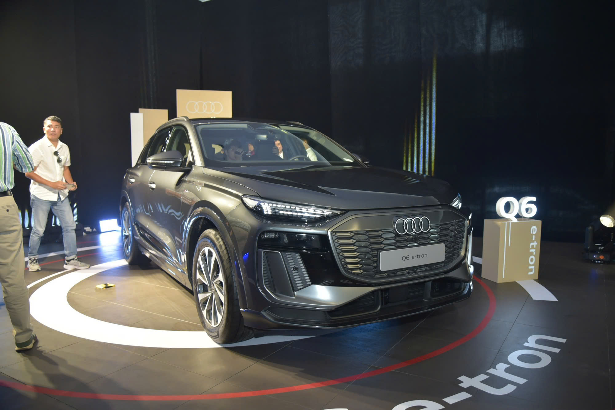 Audi Q6 e-tron giá 3,199 tỷ đồng Audi Q6 e-tron SUV thể thao điện hạng sang