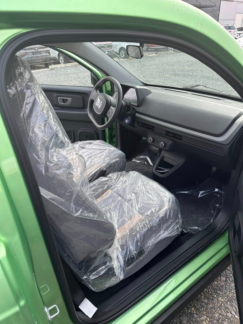 VinFast Minio Green tại đại lý chuẩn bị bàn giao Minio Green phiên bản thương mại tại đại lý