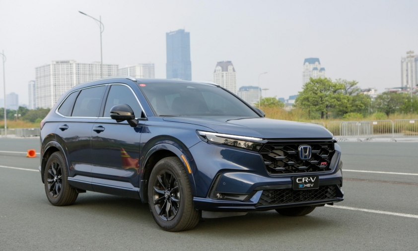 Doanh số xe hybrid 2025: Cuộc đua 'song mã' giữa Innova Cross và Corolla Cross vẫn chưa ngã ngũ Toyota Camry HEV giữ vị trí đầu phân khúc sedan hybrid