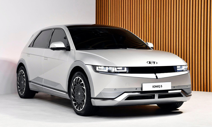 Hyundai Ioniq 5 bị hư hỏng hệ thống điện vì một chai nước lọc. Xe Hyundai Ioniq 5 bị hư hỏng hệ thống điện