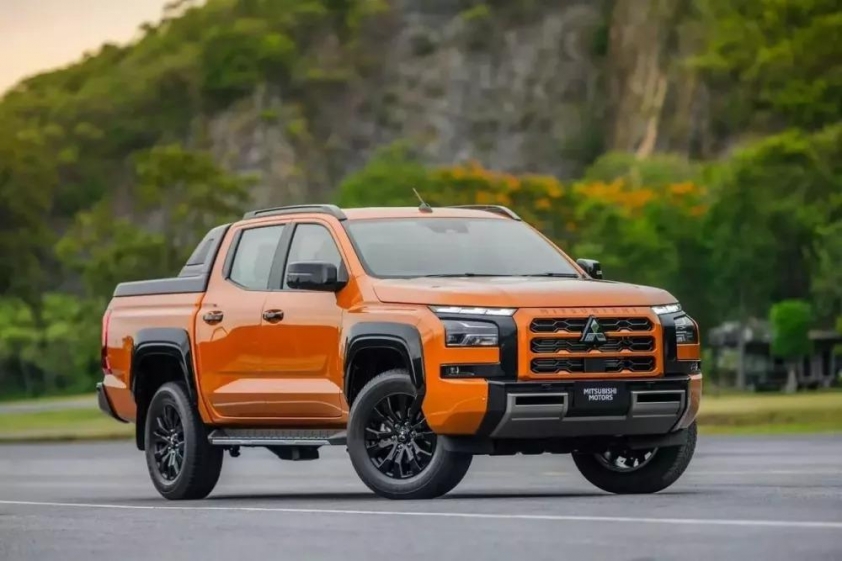 Ford Ranger tiếp tục 'độc chiếm' phân khúc bán tải, Hilux 'hụt hơi' trước Triton 758243 Doanh số các mẫu bán tải Triton và Hilux