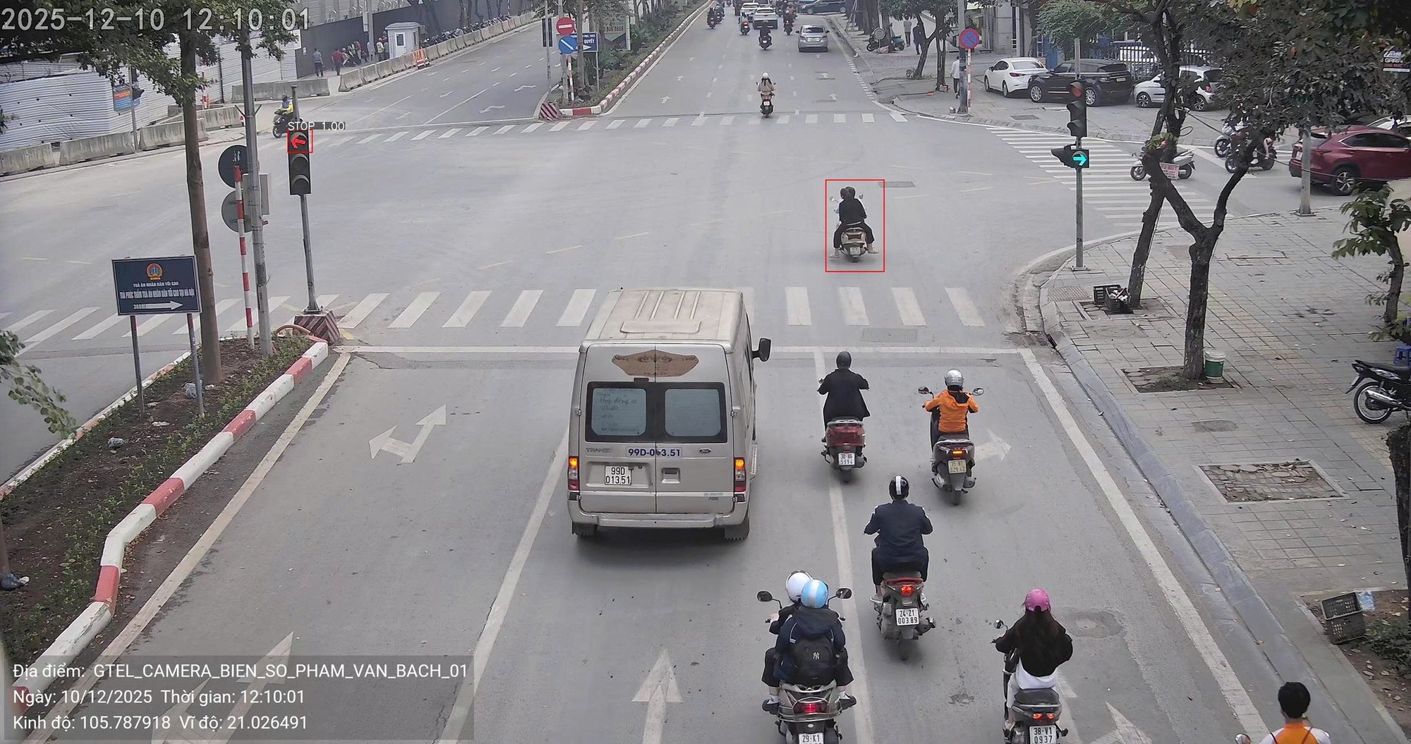 Xe máy không đội mũ bảo hiểm, vượt đèn đỏ Hình ảnh vi phạm giao thông được camera ghi lại